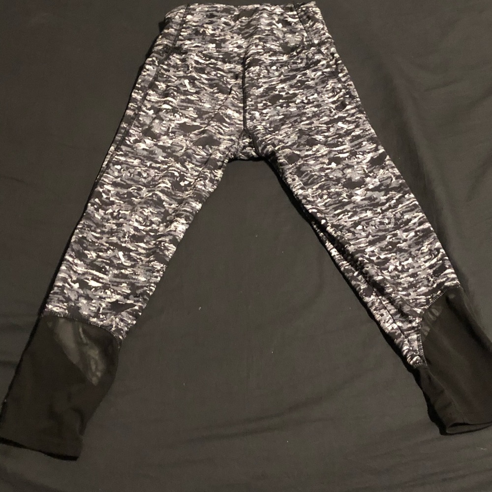 bershka camoflauge leggings xs s t a r t m o v i n g